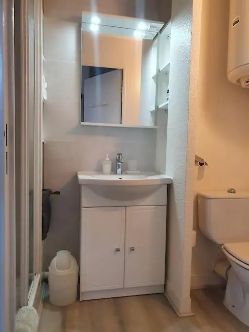Apartment Joli Appart A 100M De La Mer, Jardin Et Piscine Frejus France
