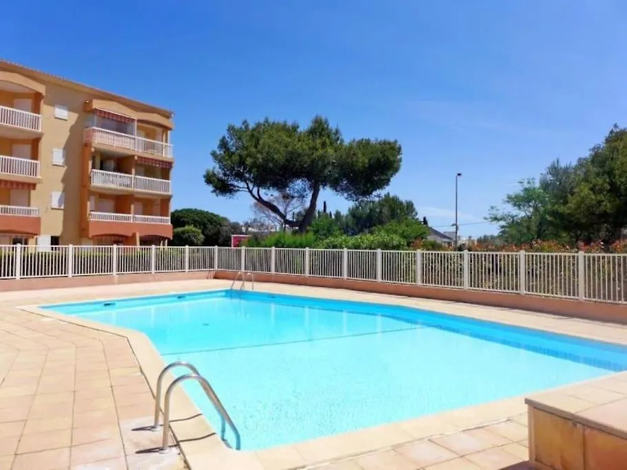 Apartment Joli Appart A 100M De La Mer, Jardin Et Piscine Frejus